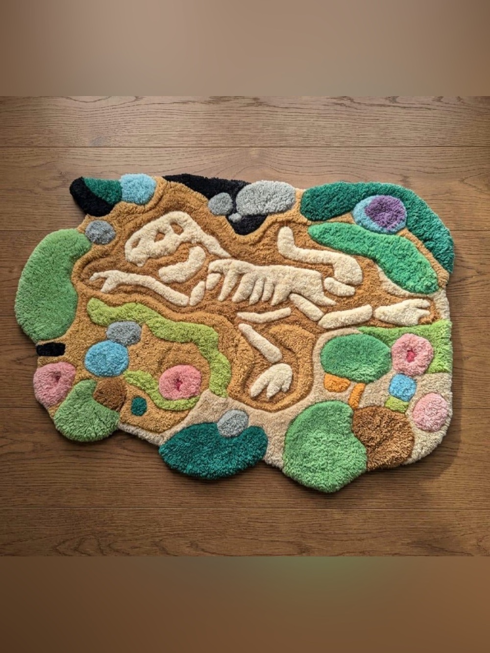 Handcrafted Multi-Color Abstract Dinosaur Fossil Accent Rug 2'x3'